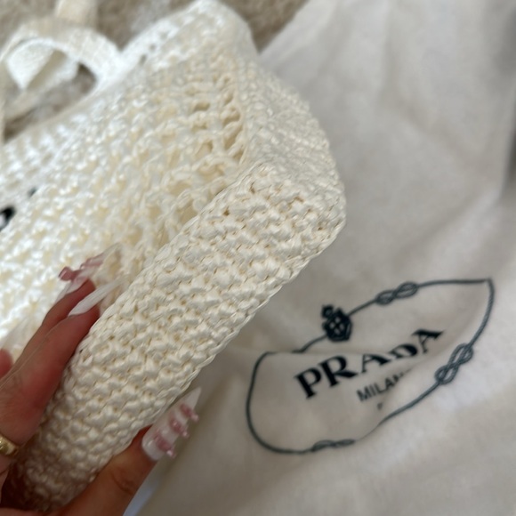 100% authentic new with receipt Prada white and black raffia straw tote bag - Picture 4 of 10